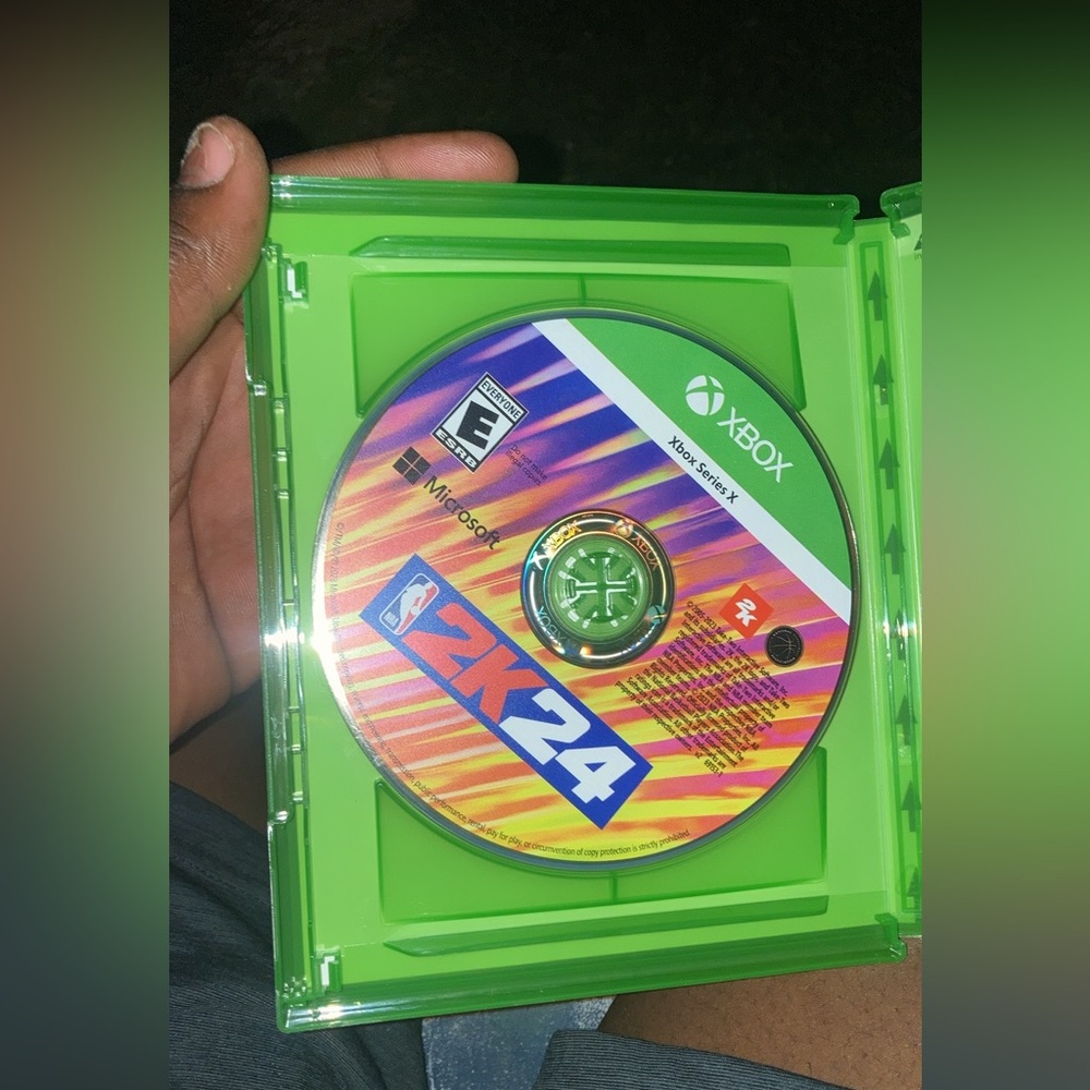 Selling 2k24 never opened.